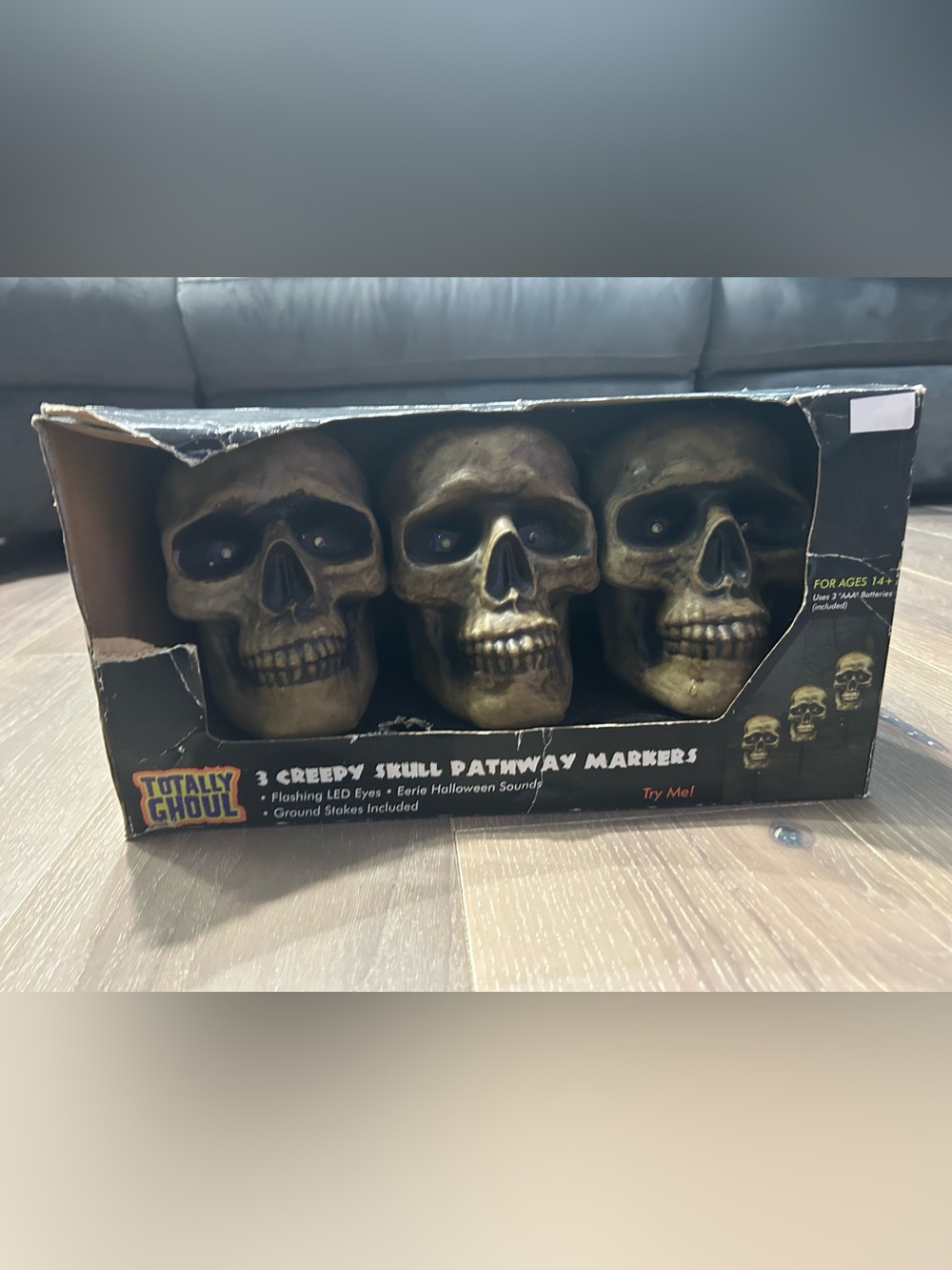 Totally Ghoul vintage 3 creepy skull pathway markers. NWT (sb)
